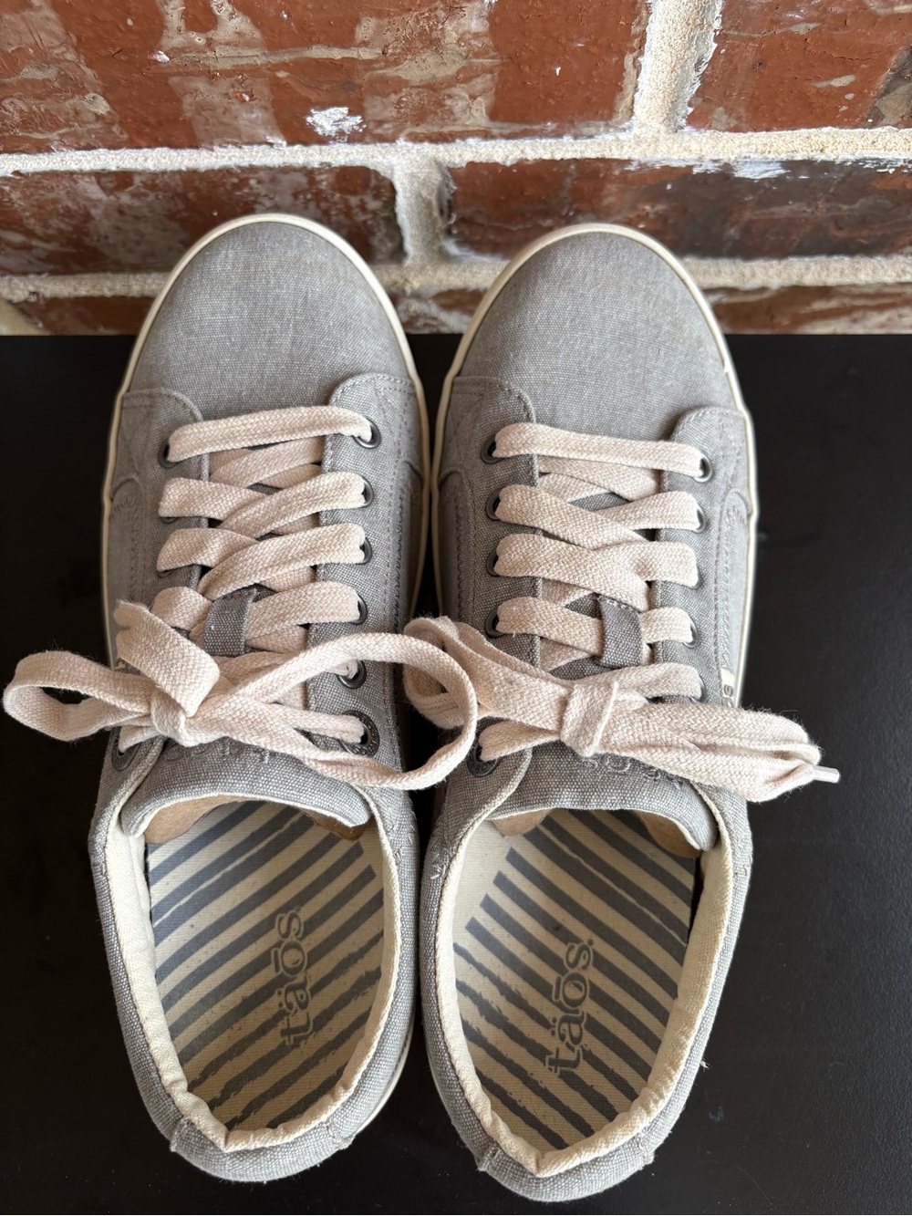 Taos Star Burst Comfort Canvas Sneakers Washed Gray Size 10 Wide FLAWED - Picture 8 of 14